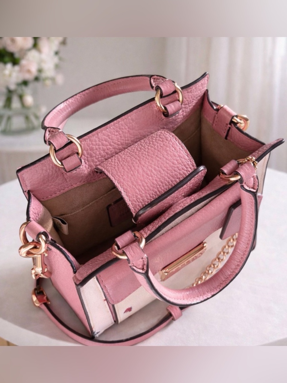 Rare & Beautiful Coach Mini Bag β¨π©·π©·π©·π©·π©·mini size βββ - Picture 3 of 16